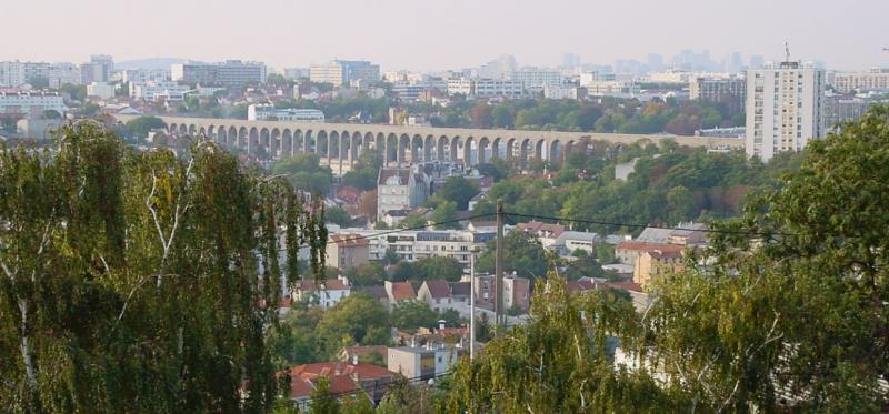 Aqueduc de la Vanne vu depuis le Jardin Panoramique Départemental, dans la commune française de Cachan