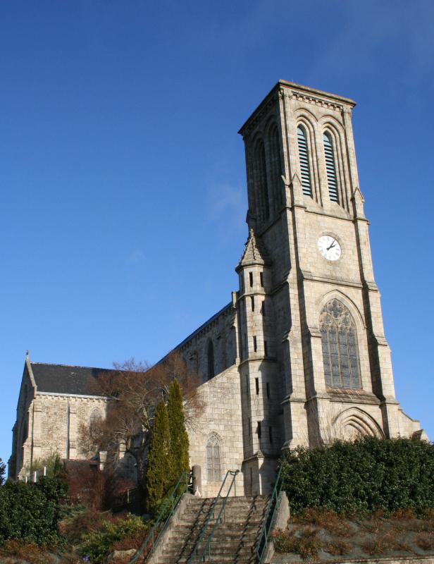 Église Saint-Laurent à Callac,  dans le département des Côtes-d'Armor.