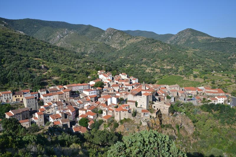 Vue du village depuis le rocher de la Bade.