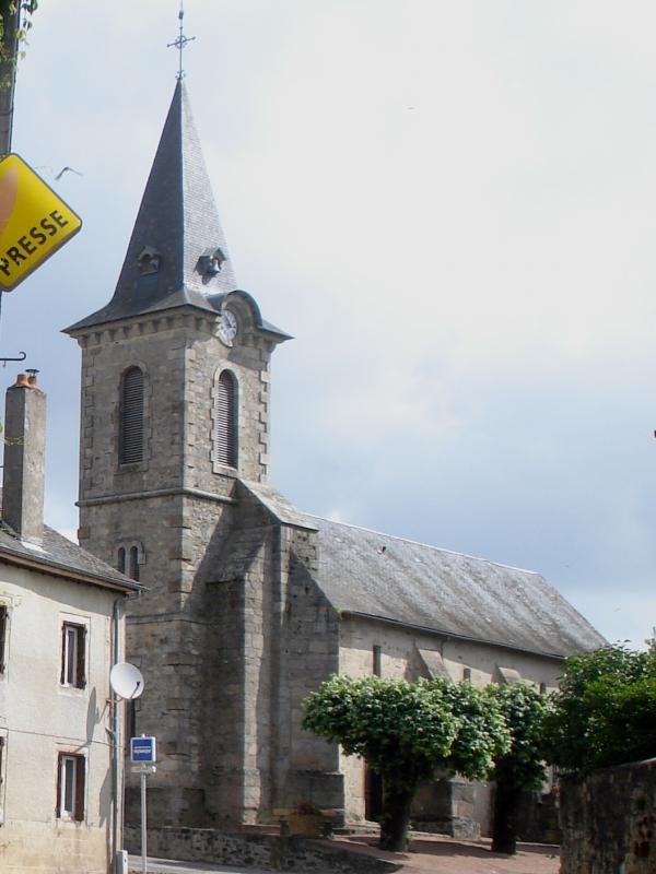  L'église de la commune des Cars.