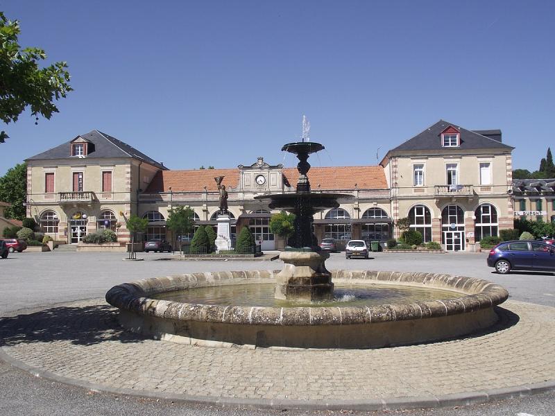 Place de l'Estelette, à Castelnau-Magnoac, dans le département des Hautes-Pyrénées.