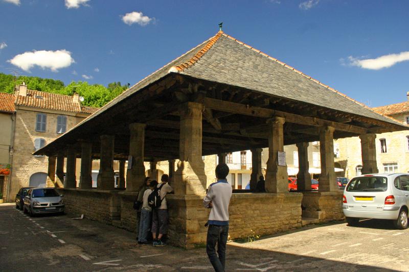 Halles de Caylus, dans le département du Tarn-et-Garonne.