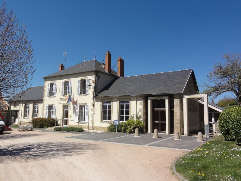Mairie et écoles.