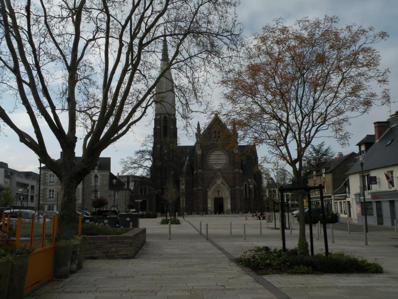  Place de l'église de Cesson-Sévigné.