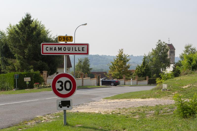 Panneau d'entrée de l'agglomération de Chamouille dans le département de l'Aisne en région Hauts-de-France