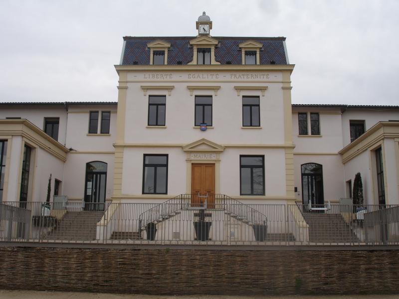 La mairie de la commune de Charly