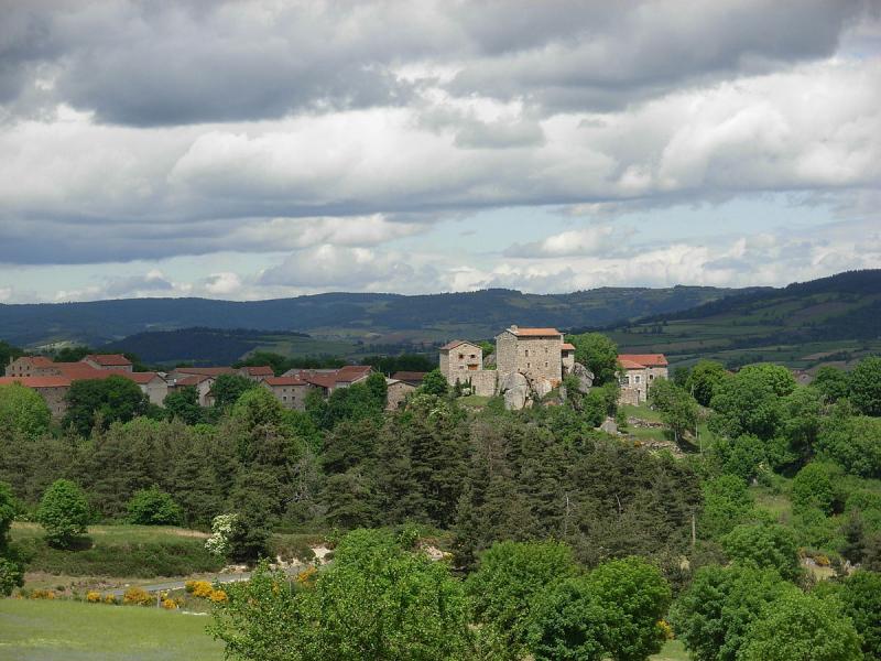 Vue du village de Charraix, dans le département de la Haute-Loire. 