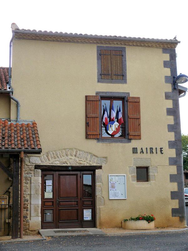 Mairie de la commune de Chas, dans le département du Puy-de-Dôme.