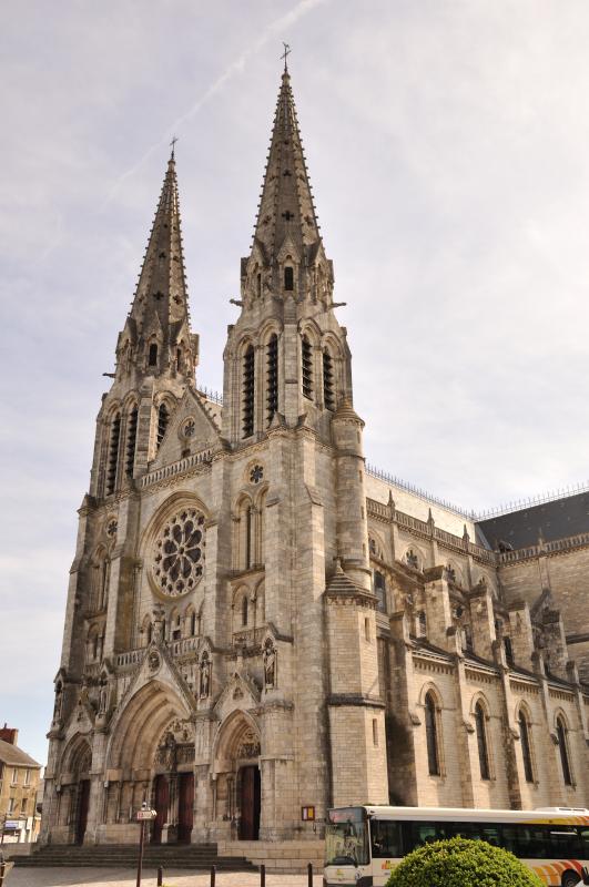 Photo de l'église Saint-André à Châteauroux, en région Centre-Val de Loire. 