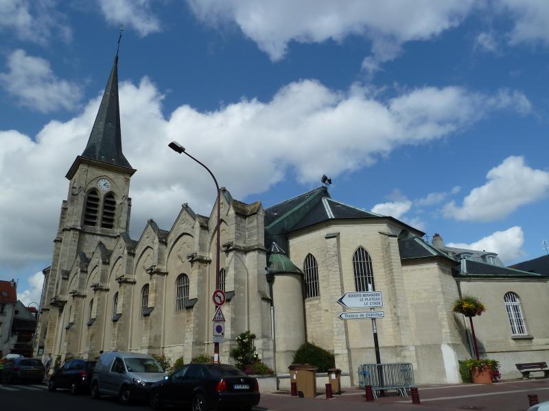 L'église Saint-Philippe-et-Saint-Jacques de Châtillon, dans le département des Hauts-de-Seine, en région Île-de-France