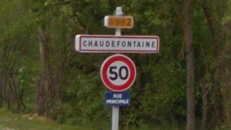 Panneau du village de Chaudefontaine, dans le département de la Marne en région Grand-Est, France.