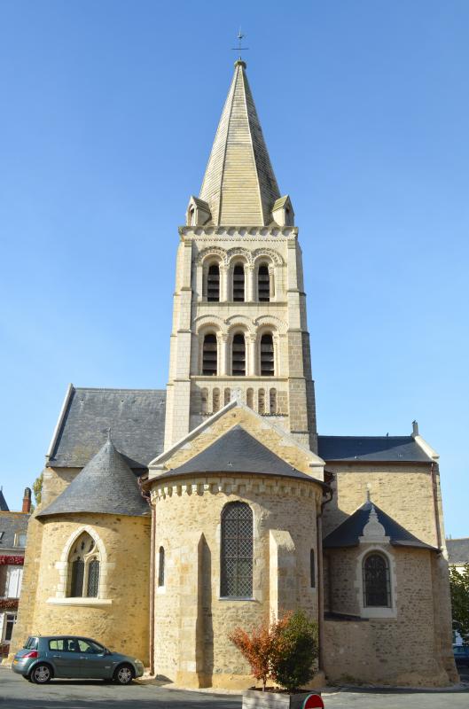 L'église Notre-Dame de Chemillé-en-Anjou, dans le département du Maine-et-Loire, en région Pays de la Loire