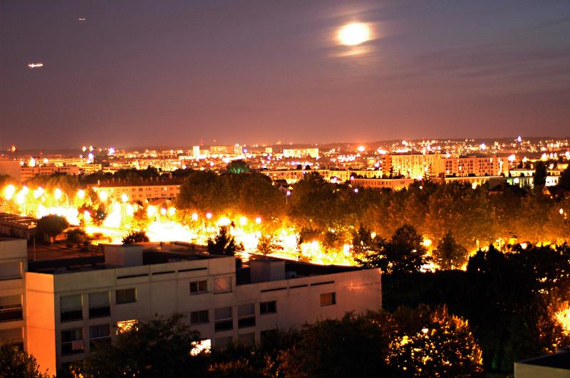 Photo de nuit de Chevilly-Larue, en région Île-de-France.