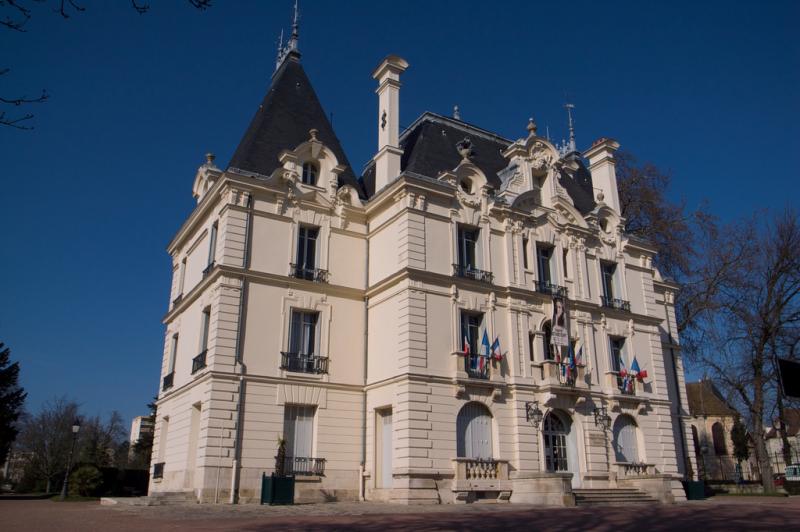 L’hôtel de ville de Chilly-Mazarin.