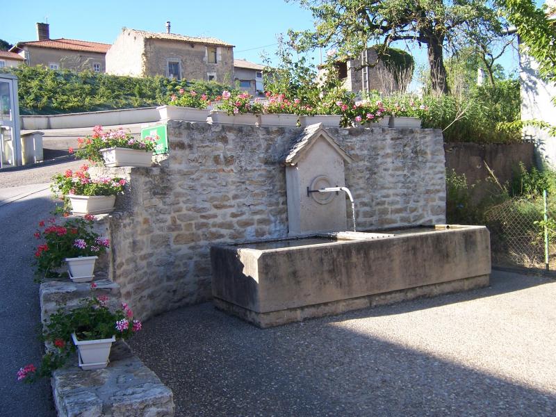 La fontaine.