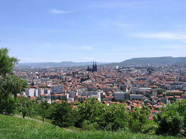 Panorama de Clermont-Ferrand vu depuis le parc Montjuzet.