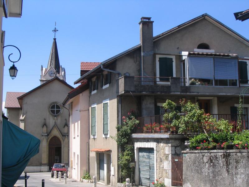 En arrière plan, église de Collonge-sous-Salève.