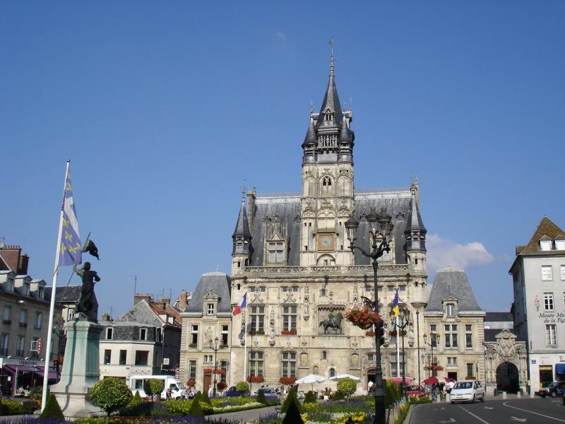 Photo de  l'hôtel-de-ville de Compiègne, en région Hauts-de-France. 