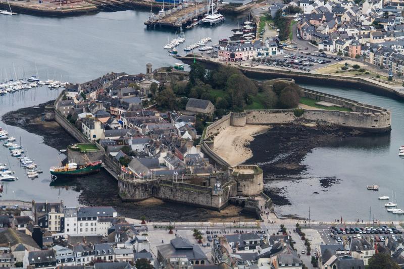  Vue aérienne de la ville close de Concarneau.