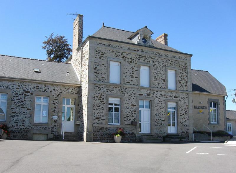  La mairie de Couptrain, dans le département de la Mayenne.