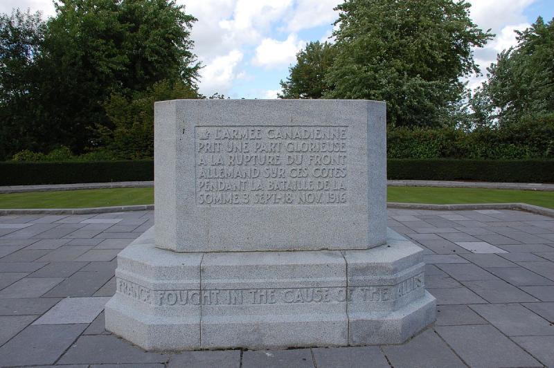 Monument canadien à Courcelette, dans le département de la Somme.
