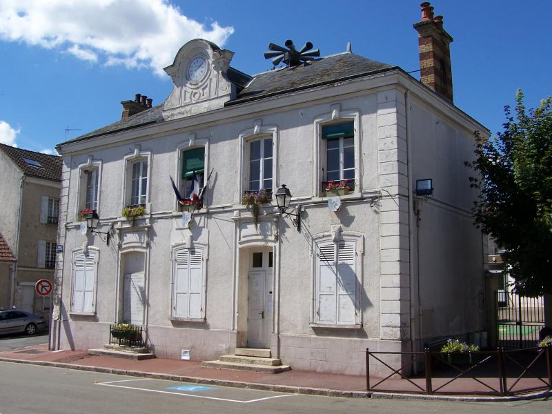 Mairie de Crespières.