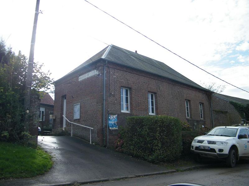 Mairie-école de Cressy-Omencourt,  dans le département de la Somme.
