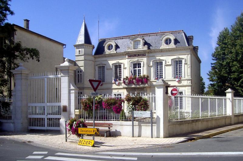 L'hôtel de ville de Cuxac-d'Aude.