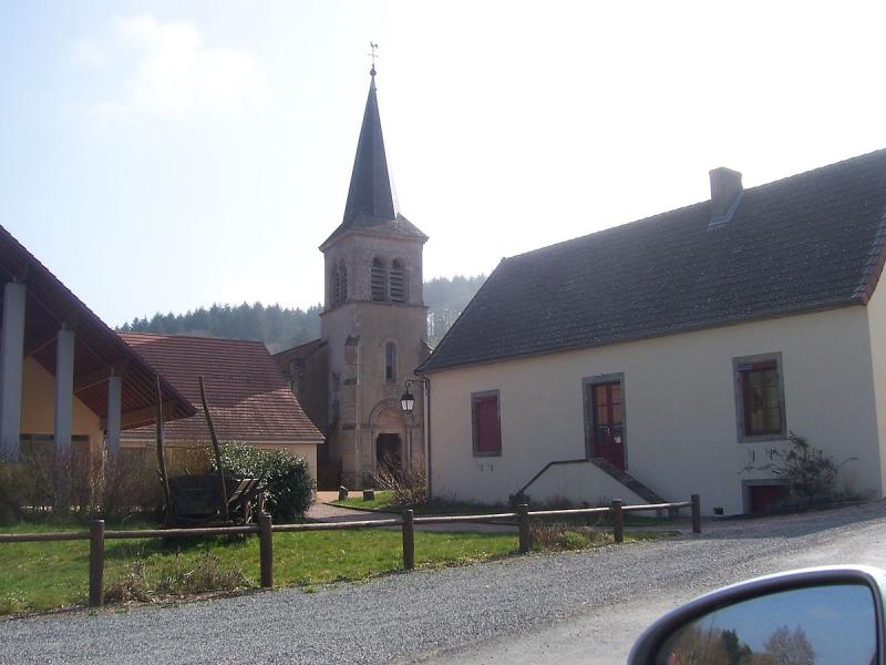L'église de la commune de Cuzy, dans le département de la Saône-et-Loire .