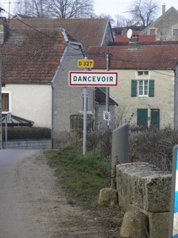 Panneau d'entrée de la commune de Dancevoir, dans la Haute-Marne (France)