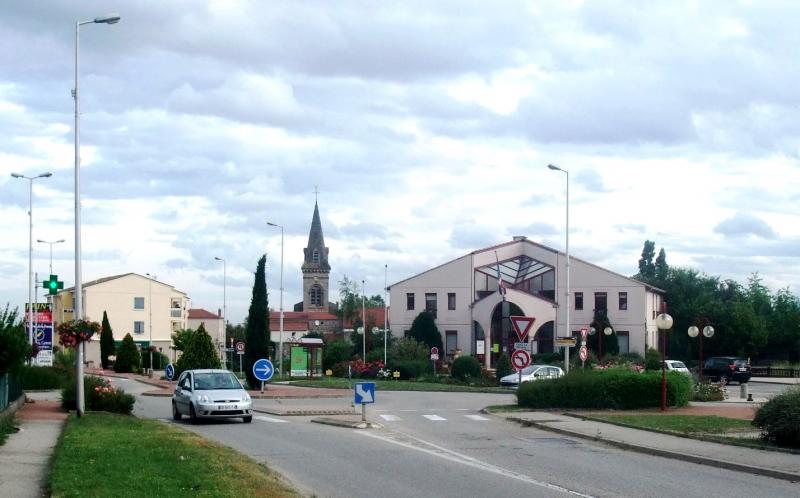 La mairie et le nouveau centre village.
