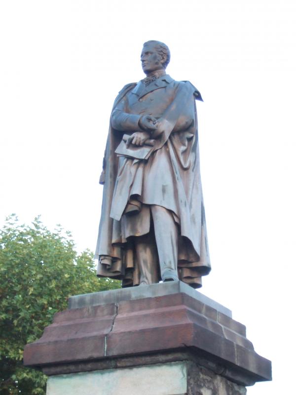 Statue du Duc Decazes sur la place Decazes à Decazeville,