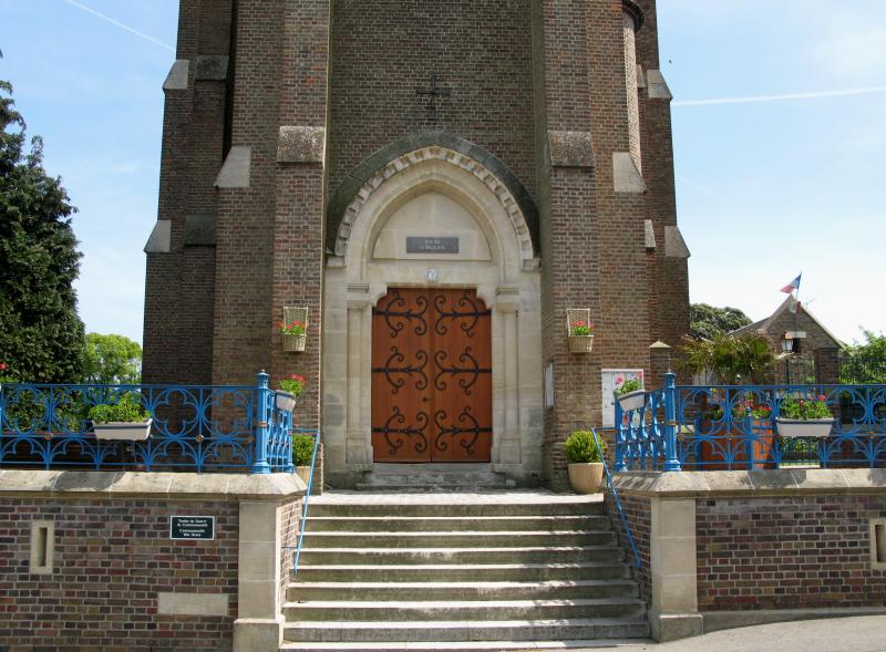 Photo de l'église de Dreuil-lès-Amiens, en région Hauts-de-France.