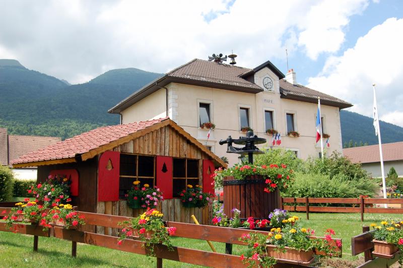 Photo de la mairie d'Échenevex.