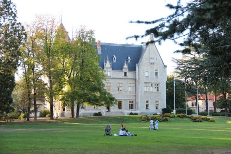 Photo du parc et château  du Vivier, à Écully, en région Auvergne-Rhône-Alpes.