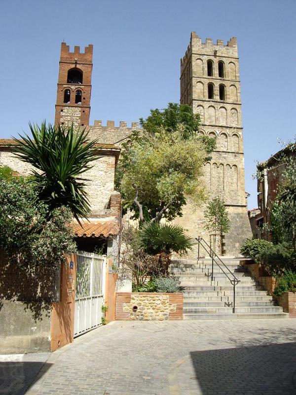 Cathédrale Sainte-Eulalie-et-Sainte-Julie à Elne, dans le département des Pyrénées-Orientales .