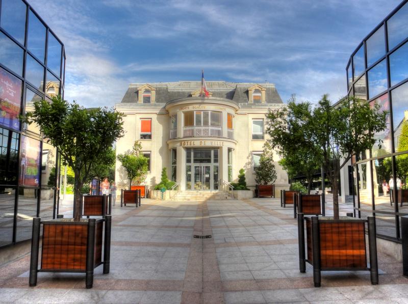 Photo de lhôtel de vill'e d'Enghien-les-Bains, en région Île-de-France. 