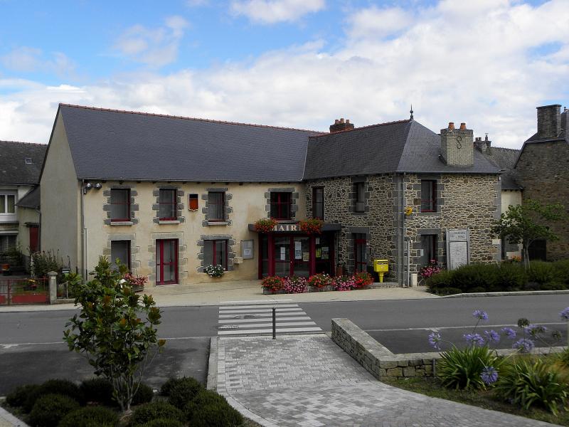 La nouvelle mairie d'Éréac, ans le département des Côtes-d'Armor.