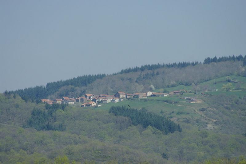 Vue sur la commune d'Esteil depuis le château d'eau de Brassac-les-Mines.