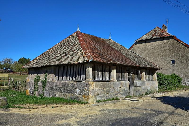 Le lavoir d'Etrelles.