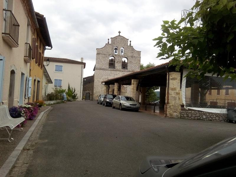 Place de la halle; à Fabas.