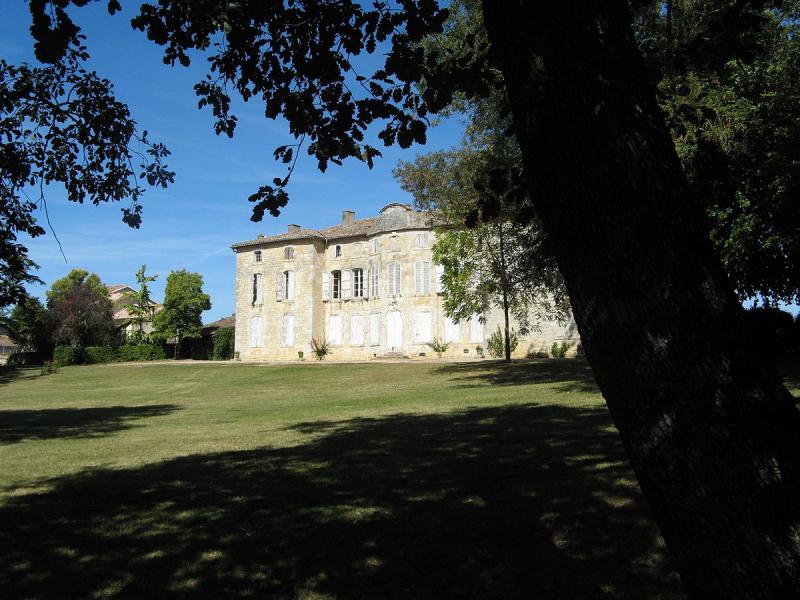Façade côte parc du château de Fals, dans le département du 	Lot-et-Garonne.