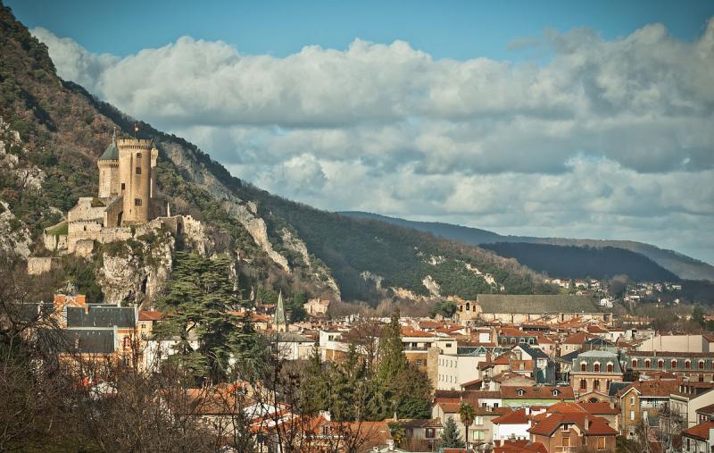 Vue de Foix,à partir de Montgauzy, au dessus de la ville, dans le département de l'Ariège.