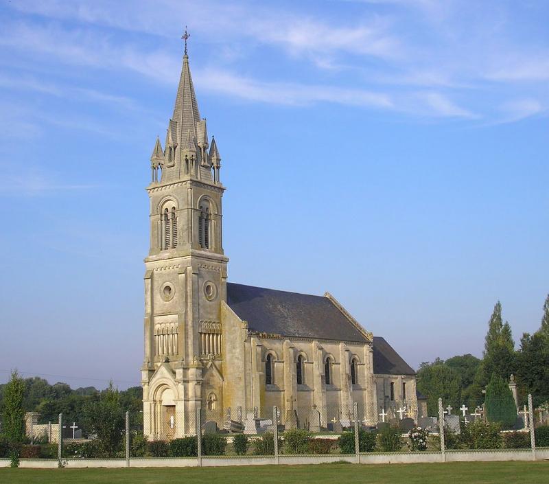 L'église Saint-Aubin à Fontenay-le-Pesnel, dans le département du Calvados.