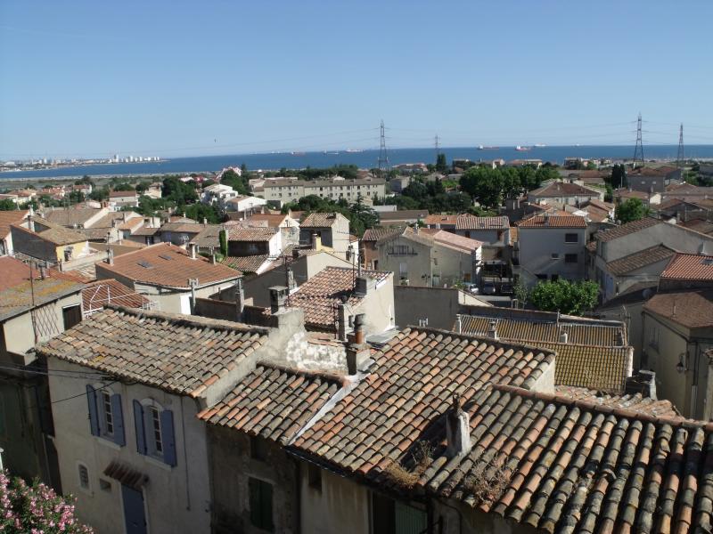Photo de la vue générale de Fos-sur-Mer, en région Provence-Alpes-Côte d'Azur.