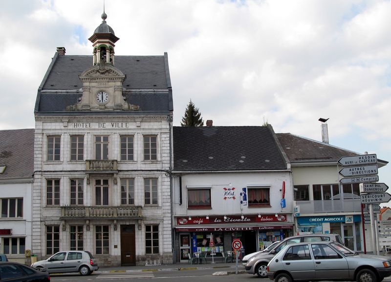 L'hôtel-de-ville de Frévent dans le Pas-de-Calais en France.