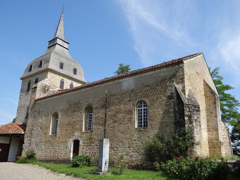  Église Saint-Michel de Galiax, dans le département du Gers.