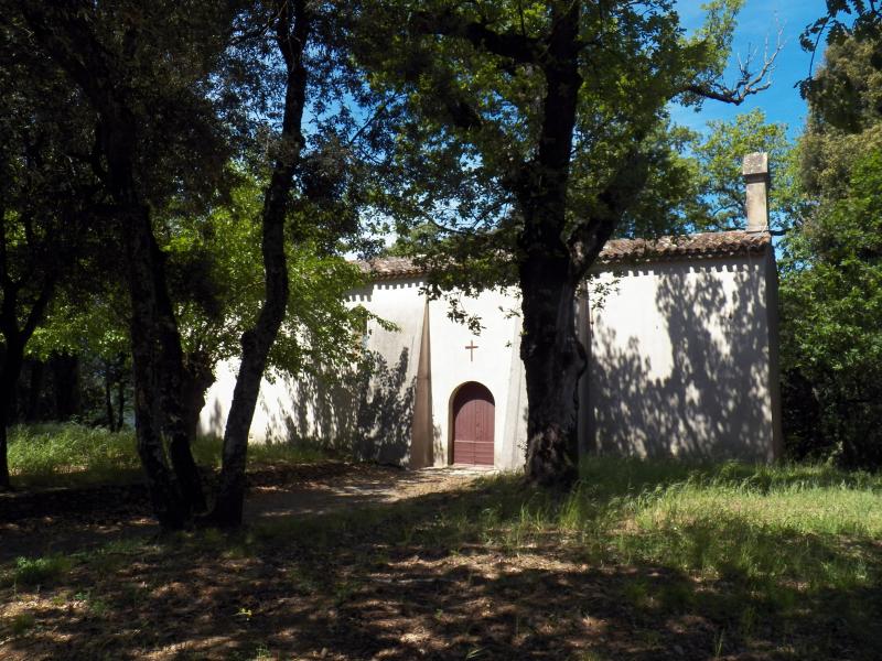 Photo de la chapelle Notre-Dame-de-la-Consolation à Gassin, en région Provence-Alpes-Côte d'Azur. 