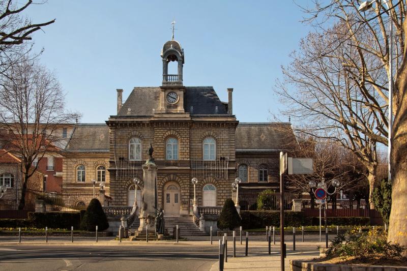 La mairie de Gentilly, dans le département du Val-de-Marne, en région Île-de-France