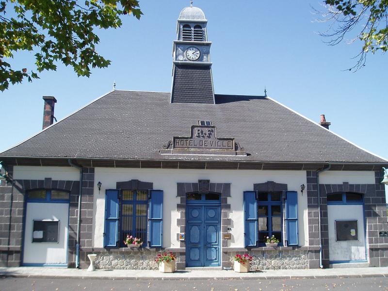 Mairie de la commune de Giat, dans le département du Puy-de-Dome.